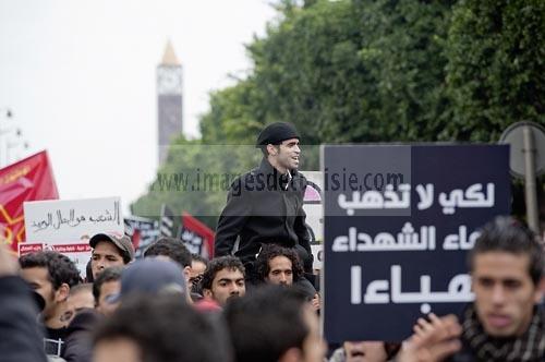 14 janvier 2012 : Ramy Sghaier;l'un des leaders de la contestation révolutionnaire est porté au coeur d'une manifestation communiste lors de la Commémoration à Tunis du premier anniversaire de la Révolution tunisienne;le 14 janvier étant la date de la fuite de l'ex Président vers l'Arabie Saoudide.