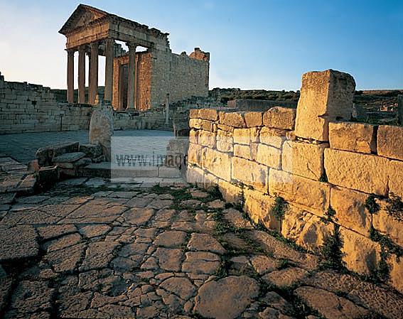 architecture antique;antiquite;romain;dougga;capitole;temple;place