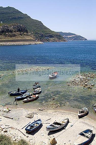 korbous;cap;bon;thermalisme;plage;mer;balneaire;montagne;barque;bateau;peche;pecheur;