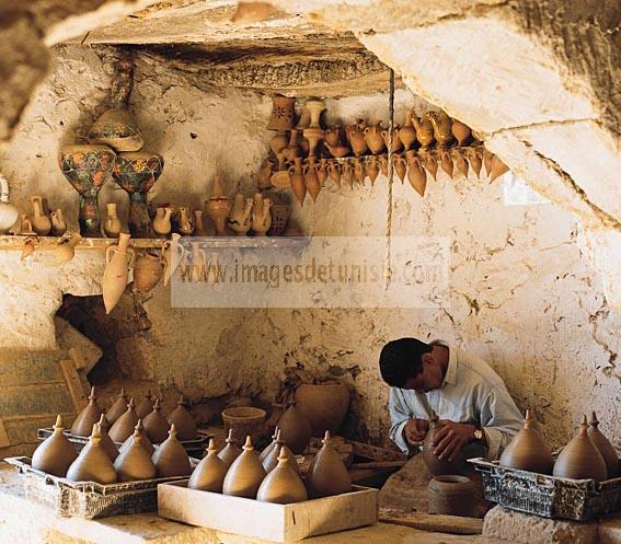 djerba;ile;jerba;guellala;art;artisan;artisanat;atelier;poterie;potier;