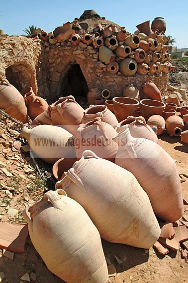 djerba;guellala;ile;jerba;art;artisan;artisanat;sechage;four;jarre;poterie;potier;tradition;