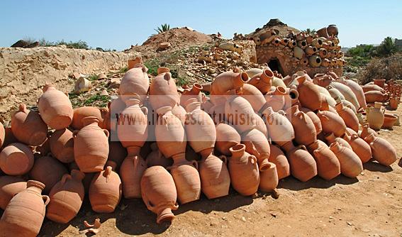 djerba;guellala;ile;jerba;art;artisan;artisanat;sechage;four;jarre;poterie;potier;tradition;