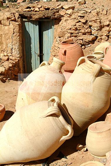 djerba;guellala;ile;jerba;art;artisan;artisanat;sechage;four;jarre;poterie;potier;tradition;