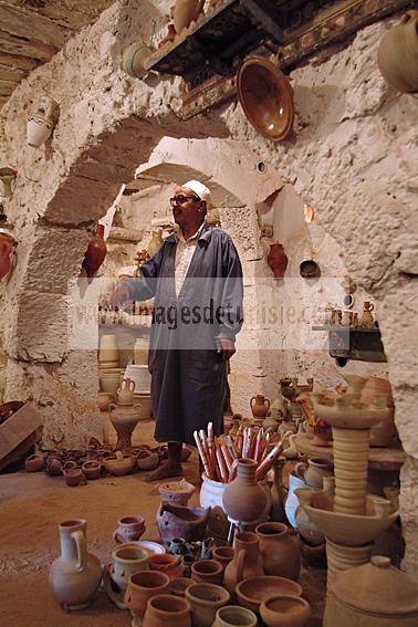 djerba;guellala;ile;jerba;artisanat;atelier;potier;poterie;boutique;shopping;tourisme;