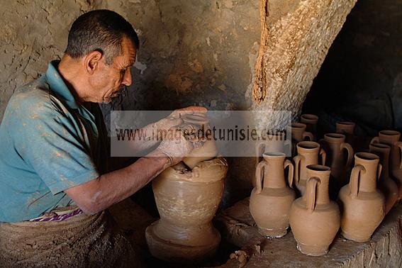 djerba;guellala;ile;jerba;art;artisan;artisanat;atelier;poterie;potier;