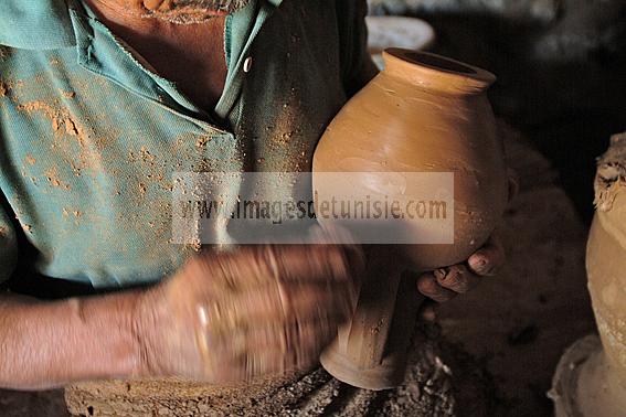 djerba;guellala;ile;jerba;art;artisan;artisanat;atelier;poterie;potier;