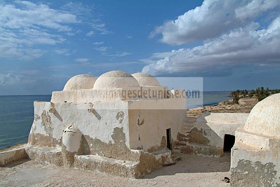 djerba;guellala;ile;jerba;architecture;musulmane;Mosquee;Mosque;mausolee;coupole;islam;mer;