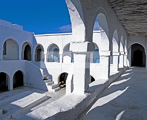 djerba;houmt;souk;ile;jerba;architecture;musulmane;caravanserail;foundouk;