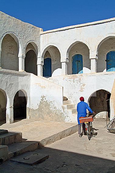 djerba;houmt;souk;ile;jerba;architecture;musulmane;caravanserail;foundouk;