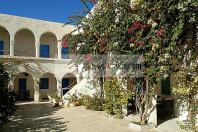 djerba;houmt;souk;ile;jerba;architecture;musulmane;caravanserail;foundouk;medina;hotel;interieur;cour;