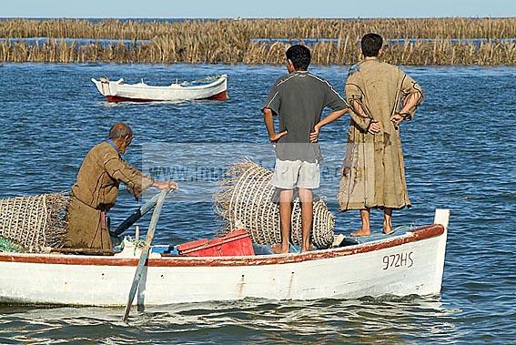 mellita;jerba;ile;djerba;barque;peche;pecherie;pecheur;bateau;