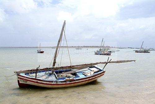 balneaire;barque;bateau;mer;peche;pecheur;plage