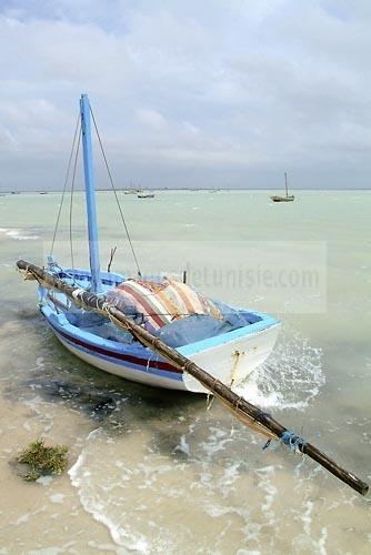 balneaire;barque;bateau;mer;peche;pecheur;plage