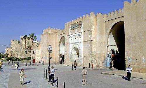 sfax;medina;rempart;porte;enceinte;architecture musulmane