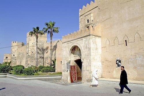 sfax;medina;rempart;porte;enceinte;architecture musulmane