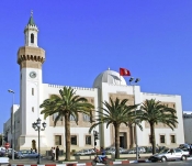 architecture-coloniale;façade;place;immeuble;sfax