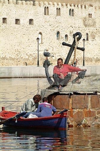 bateau;barque;port;peche;canal;architecture musulmane;enceinte;kasbah;medina;bizerte