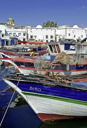 bateau;barque;port;peche;canal;architecture musulmane;enceinte;kasbah;medina;bizerte