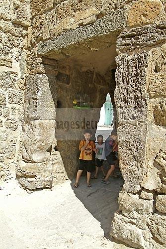 bizerte;architecture musulmane;enceinte;medina;porte