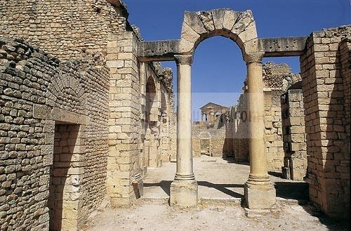 architecture antique;antiquite;romain;dougga;frigidarium;thermes