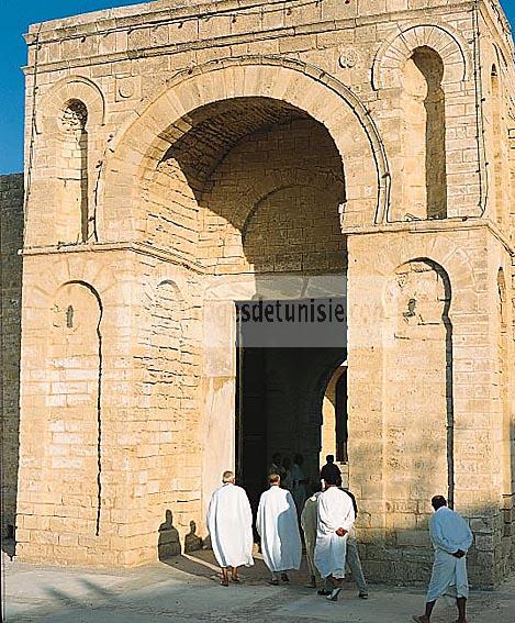 mahdia;architecture;musulmane;faade;Mosquee;Mosque;porte;fatimide;