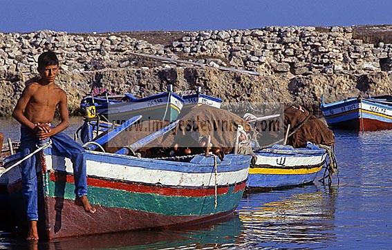 mahdia;architecture;musulmane;port;fatimide;barque;bateau;mer;pecheur;peche;