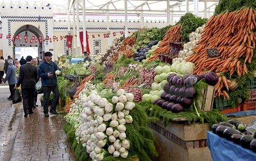 marché;légumes;poissons;marché central;fromages;olives;vendeur