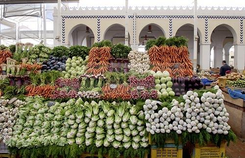 marché;légumes;poissons;marché central;fromages;olives;vendeur