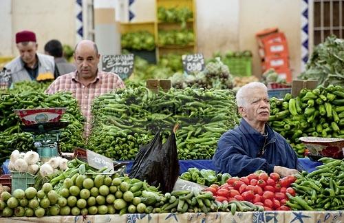 marché;légumes;poissons;marché central;fromages;olives;vendeur