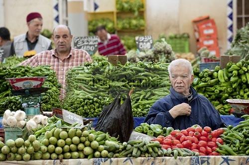 marché;légumes;poissons;marché central;fromages;olives;vendeur