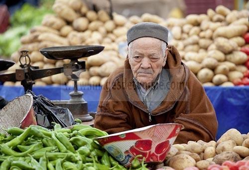 marchÃ©;lÃ©gumes;poissons;marchÃ© central;fromages;olives;vendeur