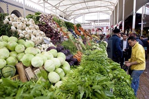 marché;légumes;poissons;marché central;fromages;olives;vendeur