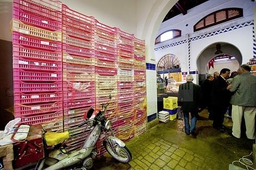 marché;légumes;poissons;marché central;fromages;olives;vendeur