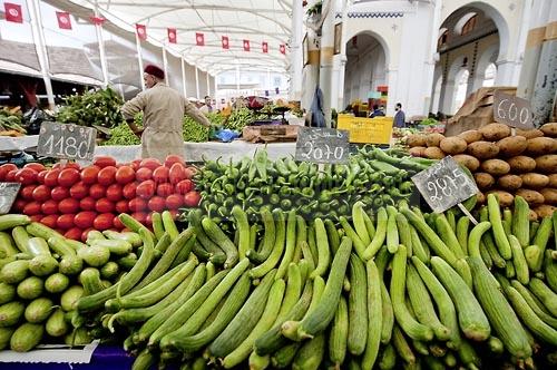 marché;légumes;poissons;marché central;fromages;olives;vendeur