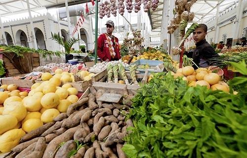 marché;légumes;poissons;marché central;fromages;olives;vendeur