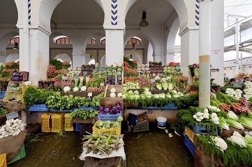 marché;légumes;poissons;marché central;fromages;olives;vendeur