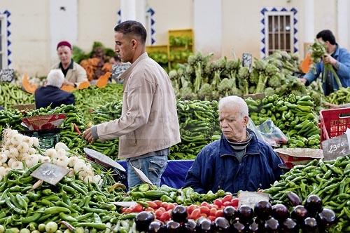 marché;légumes;poissons;marché central;fromages;olives;vendeur