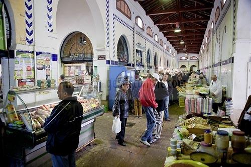 marché;légumes;poissons;marché central;fromages;olives;vendeur