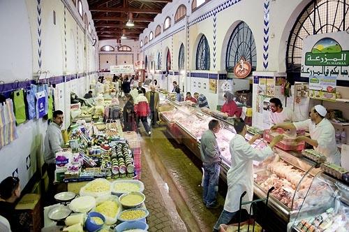 marché;légumes;poissons;marché central;fromages;olives;vendeur