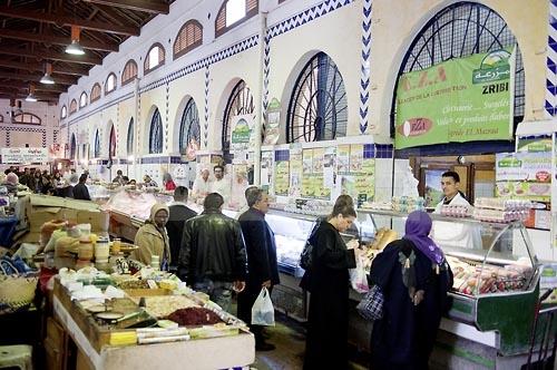 marché;légumes;poissons;marché central;fromages;olives;vendeur