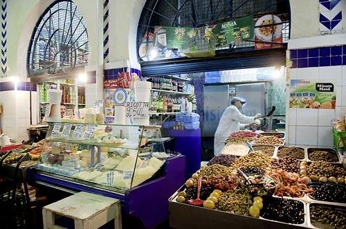 marché;légumes;poissons;marché central;fromages;olives;vendeur