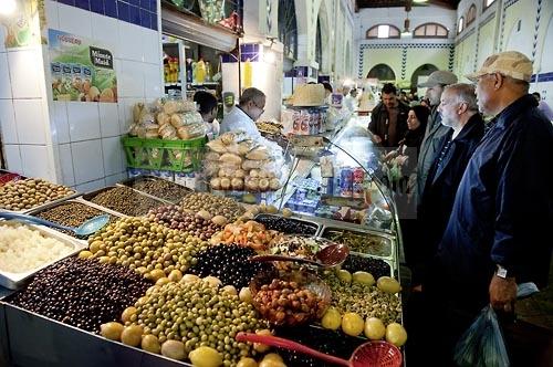 marché;légumes;poissons;marché central;fromages;olives;vendeur