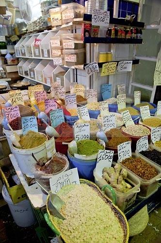 marché;légumes;poissons;marché central;fromages;olives;vendeur