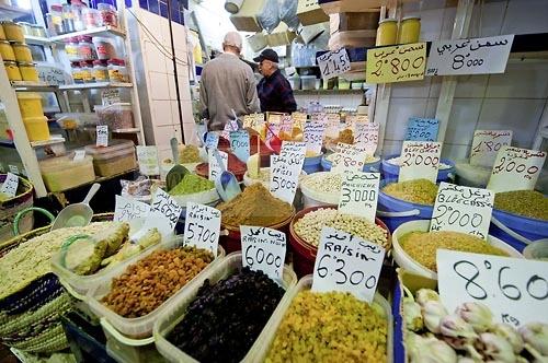 marché;légumes;poissons;marché central;fromages;olives;vendeur