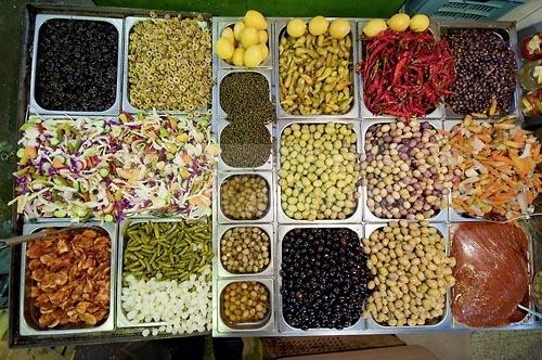 marchÃ©;lÃ©gumes;poissons;marchÃ© central;fromages;olives;vendeur