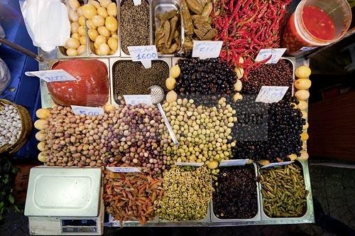 marché;légumes;poissons;marché central;fromages;olives;vendeur