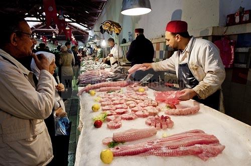 marché;légumes;poissons;marché central;fromages;olives;vendeur