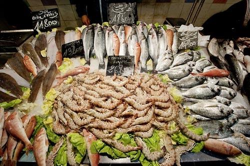 marché;légumes;poissons;marché central;fromages;olives;vendeur