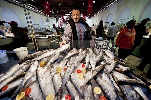 marché;légumes;poissons;marché central;fromages;olives;vendeur