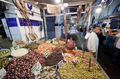 marché;légumes;poissons;marché central;fromages;olives;vendeur